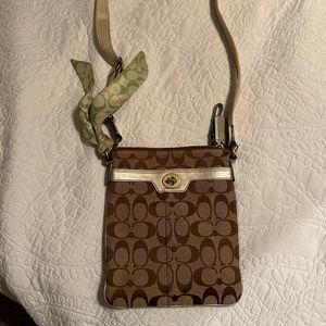 Crossbody purse